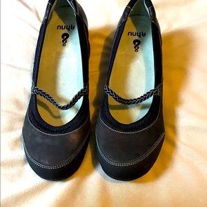 AHNU slip on Mary Jane wedges Vibram sole shoe 10